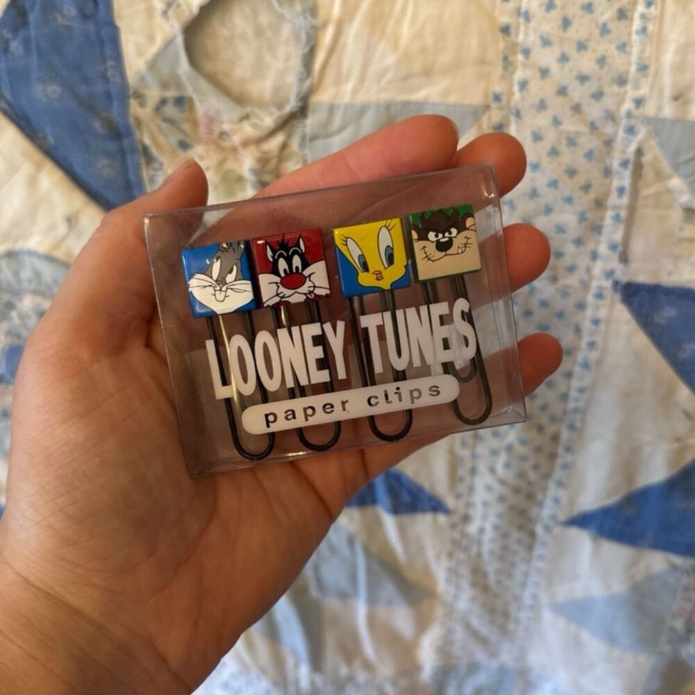 Vintage 90s Warner Brothers Looney Tunes Set Of 4 Paper Clips in Box